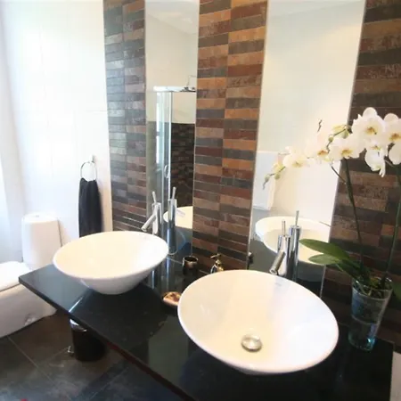 Wonderful 4 Bedroom Apartment In Lisbon Apartment